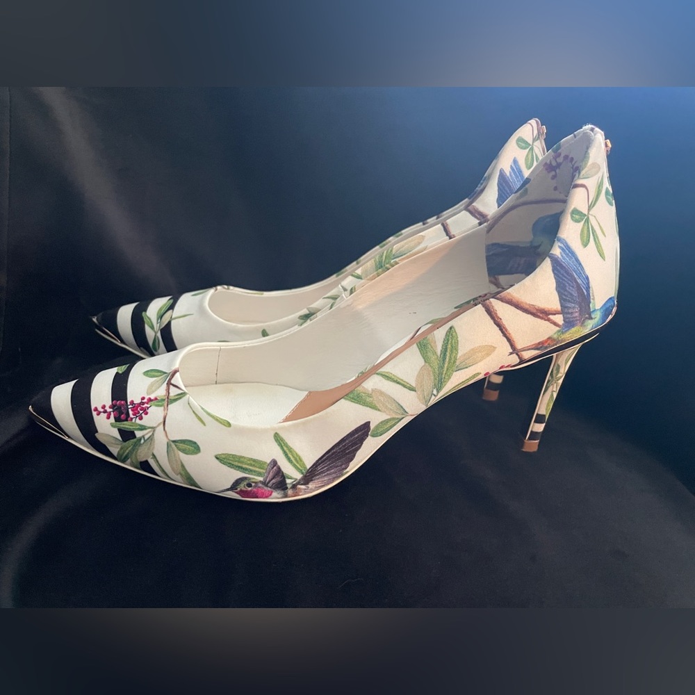 Ted Baker floral pumps. Size 37.5. / 7.5